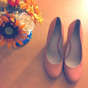 Franco Sarto Peach pump wedges, size 10